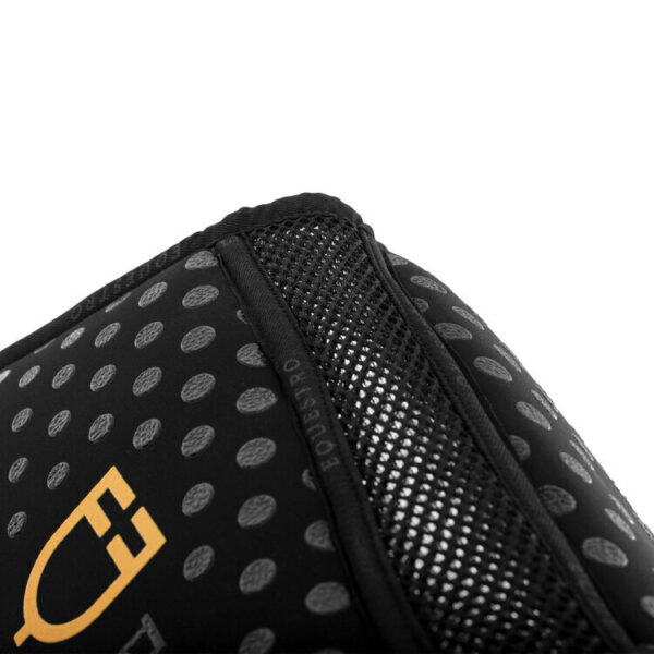 COMPENSA. EQ. IN M.FOAM CON GRIP, TESSUTO TRAFORATO SUL GAR. LOGO GIALLO