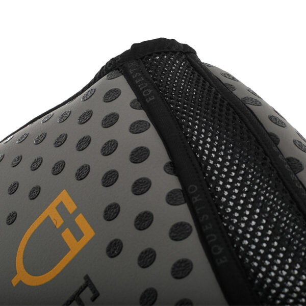 COMPENSA. EQ. IN M.FOAM CON GRIP, TESSUTO TRAFORATO SUL GAR. LOGO GIALLO