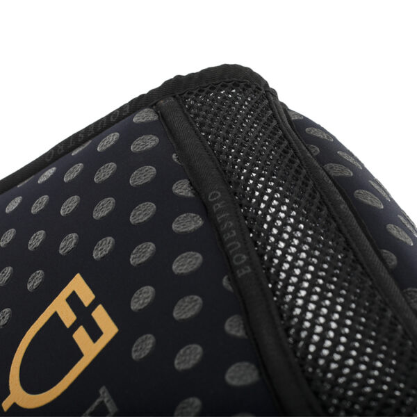 COMPENSA. EQ. IN M.FOAM CON GRIP, TESSUTO TRAFORATO SUL GAR. LOGO GIALLO