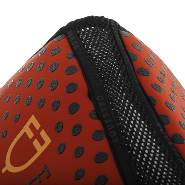 COMPENSA. EQ. IN M.FOAM CON GRIP, TESSUTO TRAFORATO SUL GAR. LOGO GIALLO