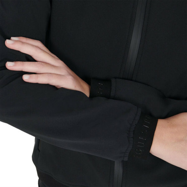 TECHNICAL WOMAN BOMBER